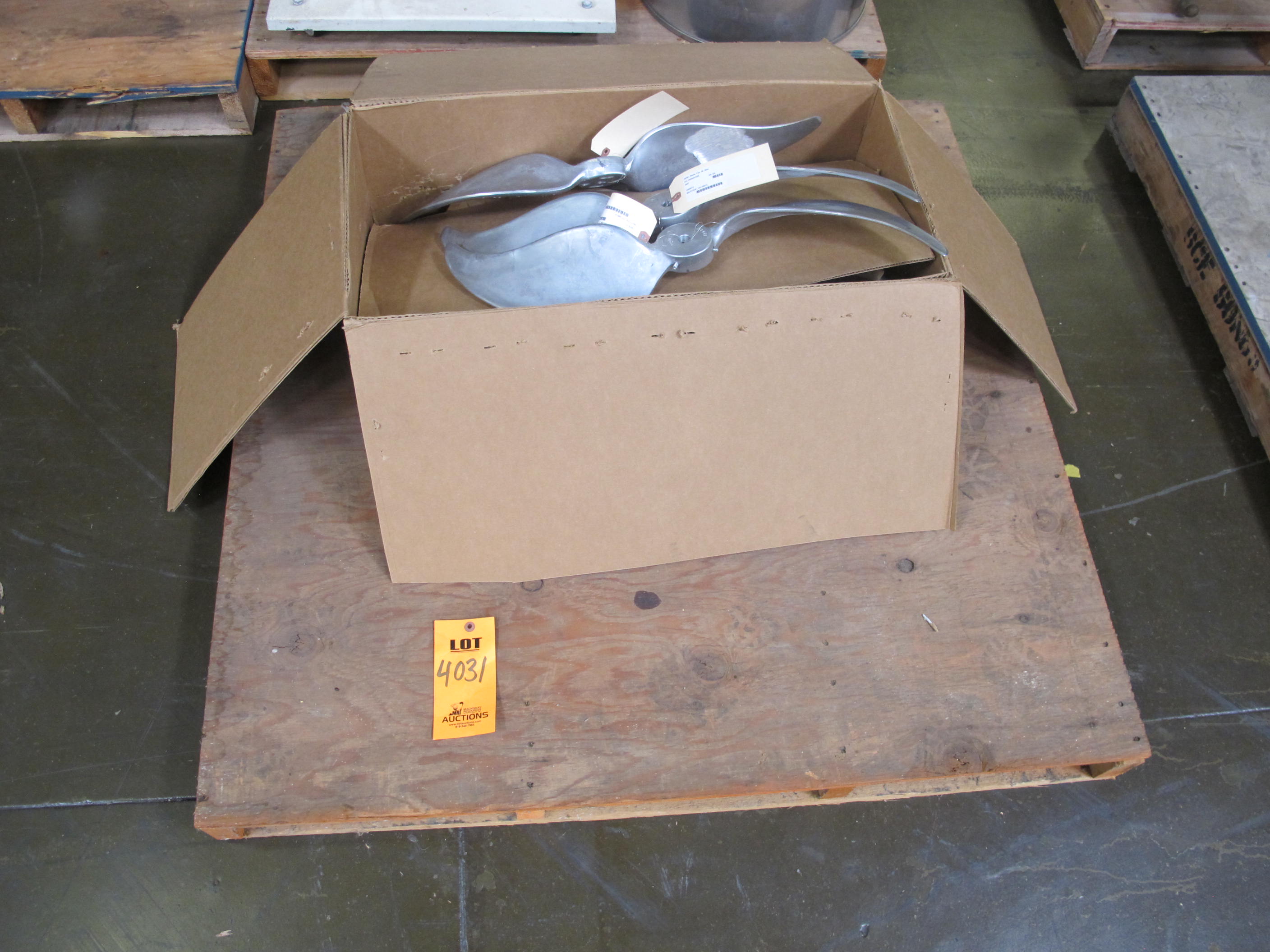 (10) BLADES, FAN TYPE, 26" SIZE. 2 WING BLADE, 5/8" BORE . LOADING & HANDLING FEE $15-4031